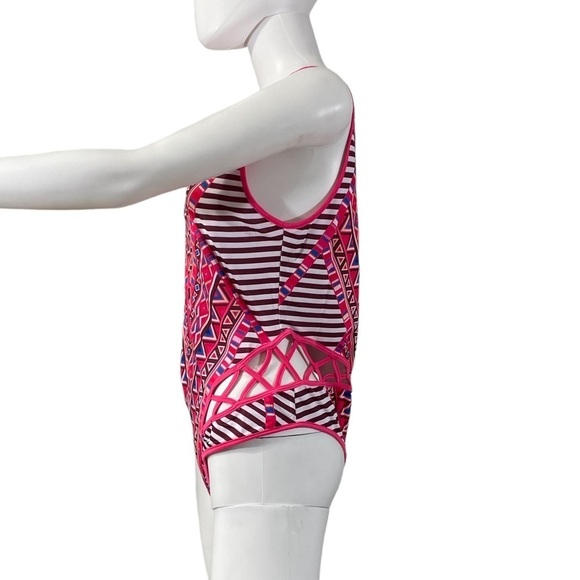 Women’s Pink Geometric One Piece Swimsuit
New - Picture 4 of 8
